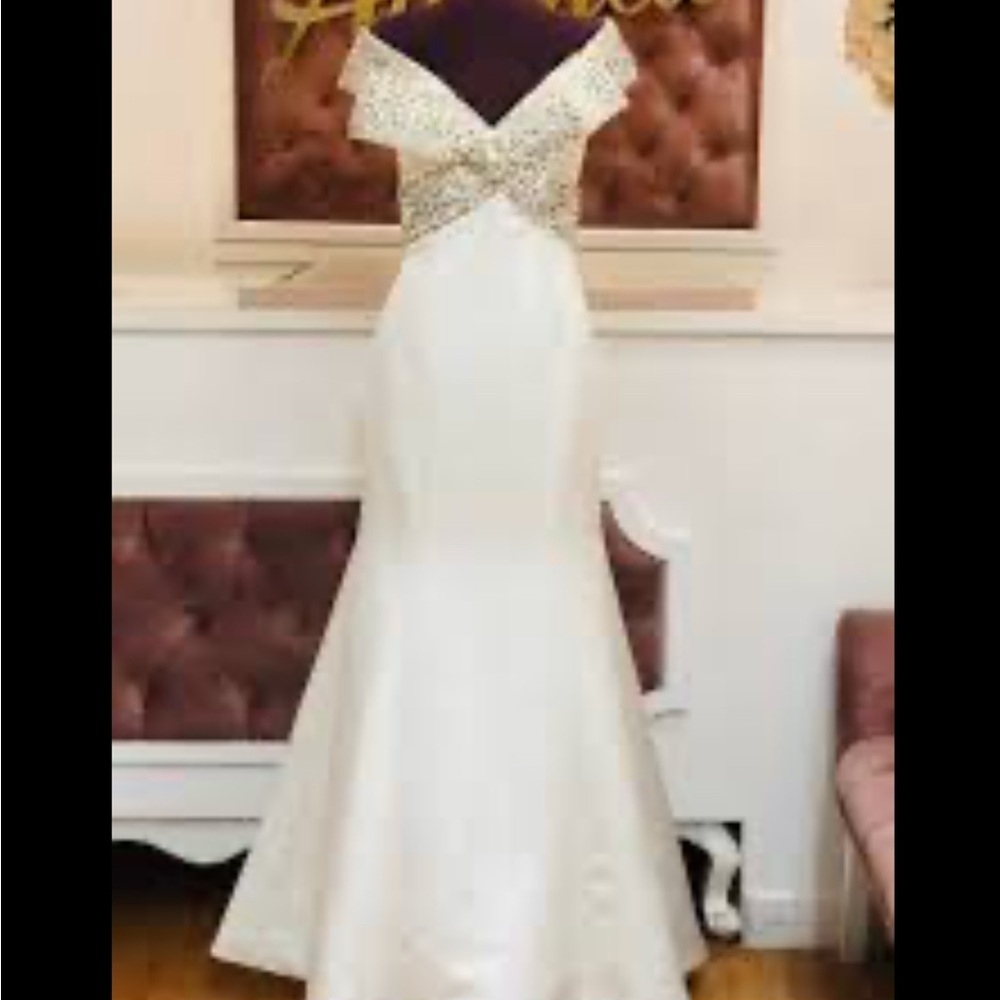 Jovani     Elegant Off-Shoulder White Gown
MAKE ME AN OFFER